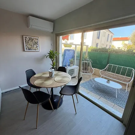 Avec Terrasse, Proche Et Centre アパート *