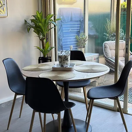 Avec Terrasse, Proche Et Centre 아파트 *