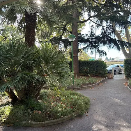 Avec Terrasse, Proche Et Centre 케인즈수르메르